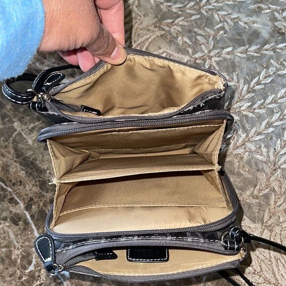 NWOT Giani Bernini Signature Zip Crossbody gray - Picture 6 of 8